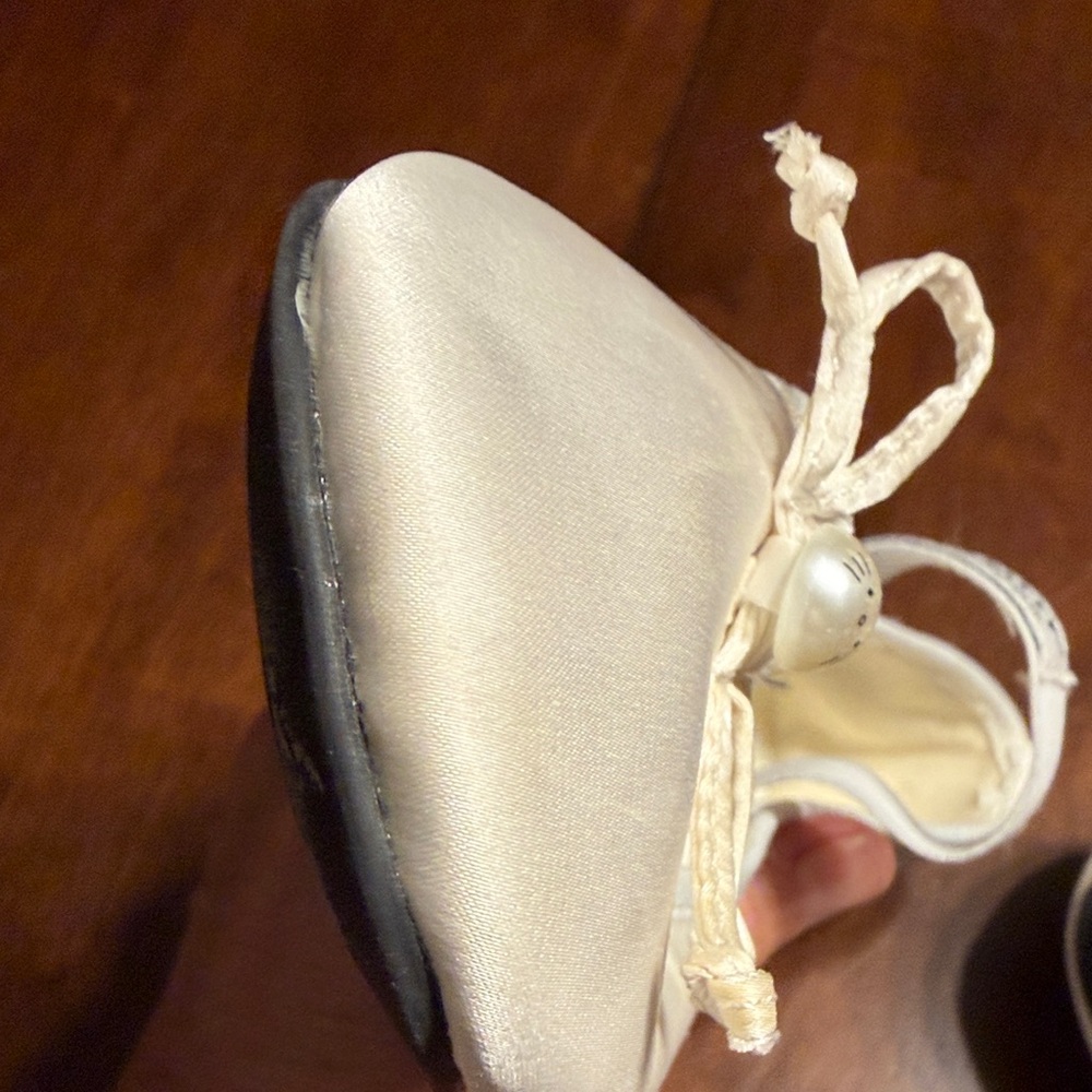Forever 21 White Hello Kitty Flats with Pearl Bow - Picture 9 of 9